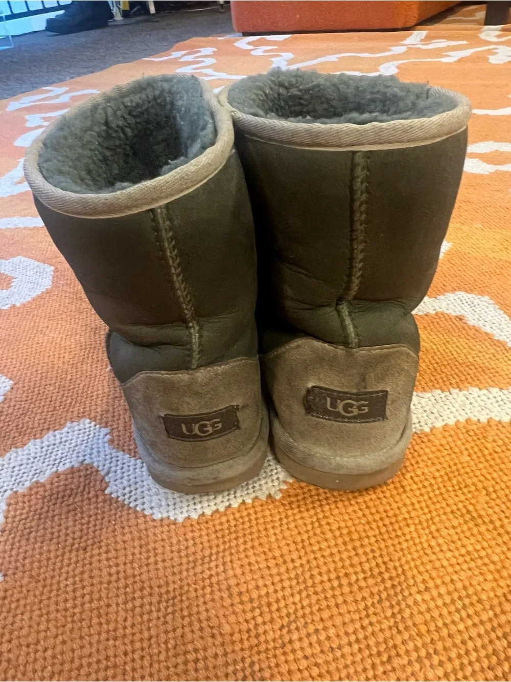 UGG Woman’s Classic Short II boot in Woodland Green size 6
